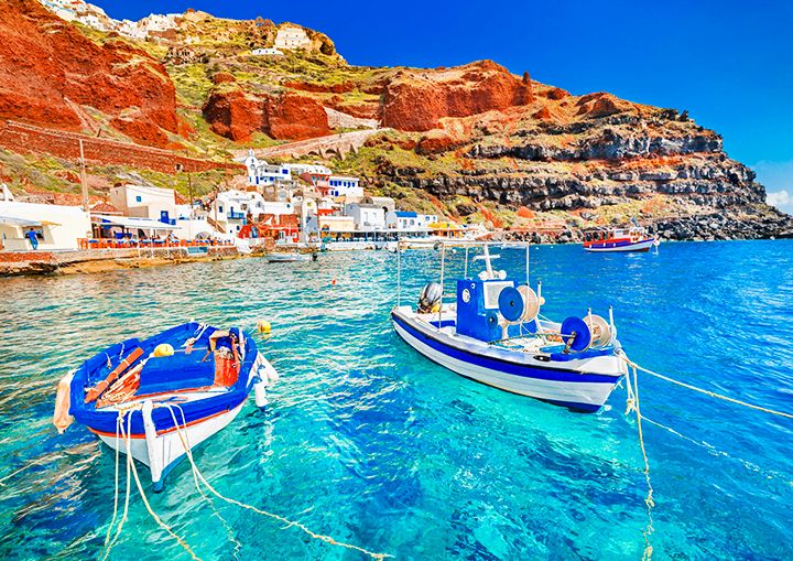 Santorini, a ilha vulcão da Grécia, recebe mais turistas do que o